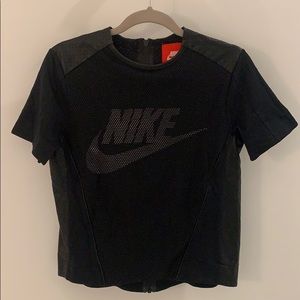 Black nike t-shirt